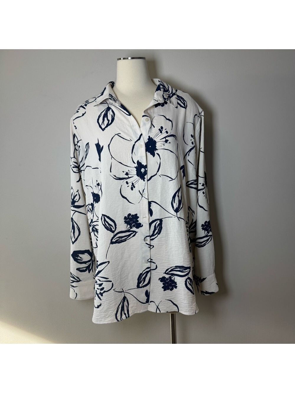 Tamaha H Floral Button Down Shirt - White and Blue 1X